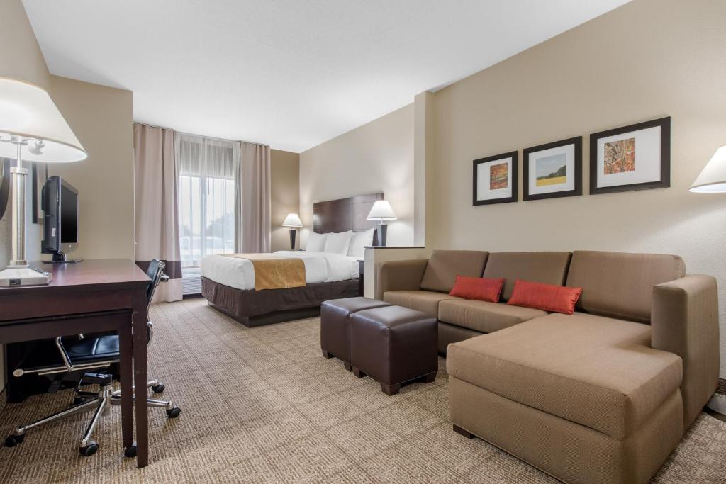 Comfort Suites Lafayette University Area photo