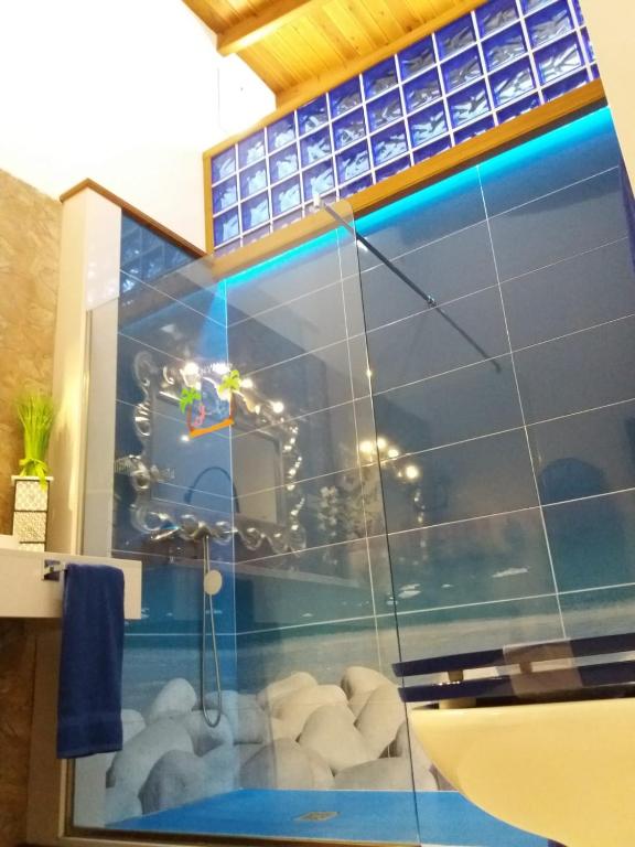 Koupelna v ubytování Villa FranyMar