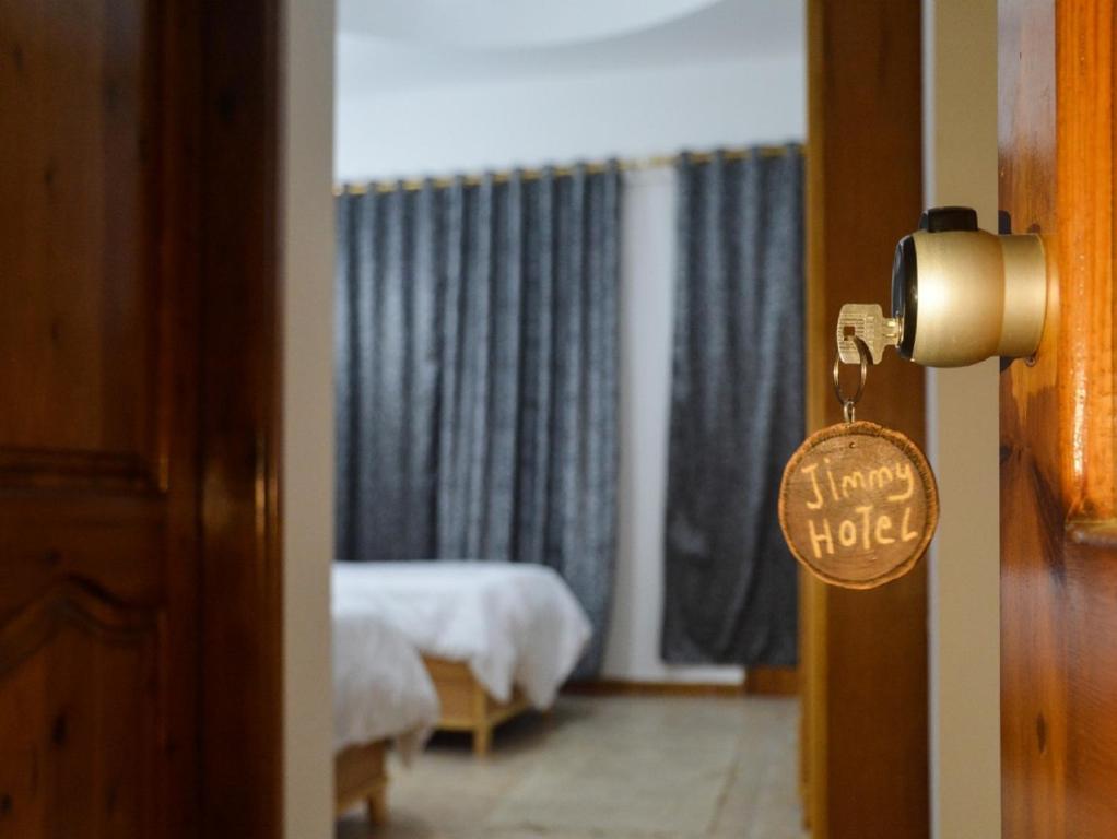 Postel nebo postele na pokoji v ubytování Jimmy Hotel