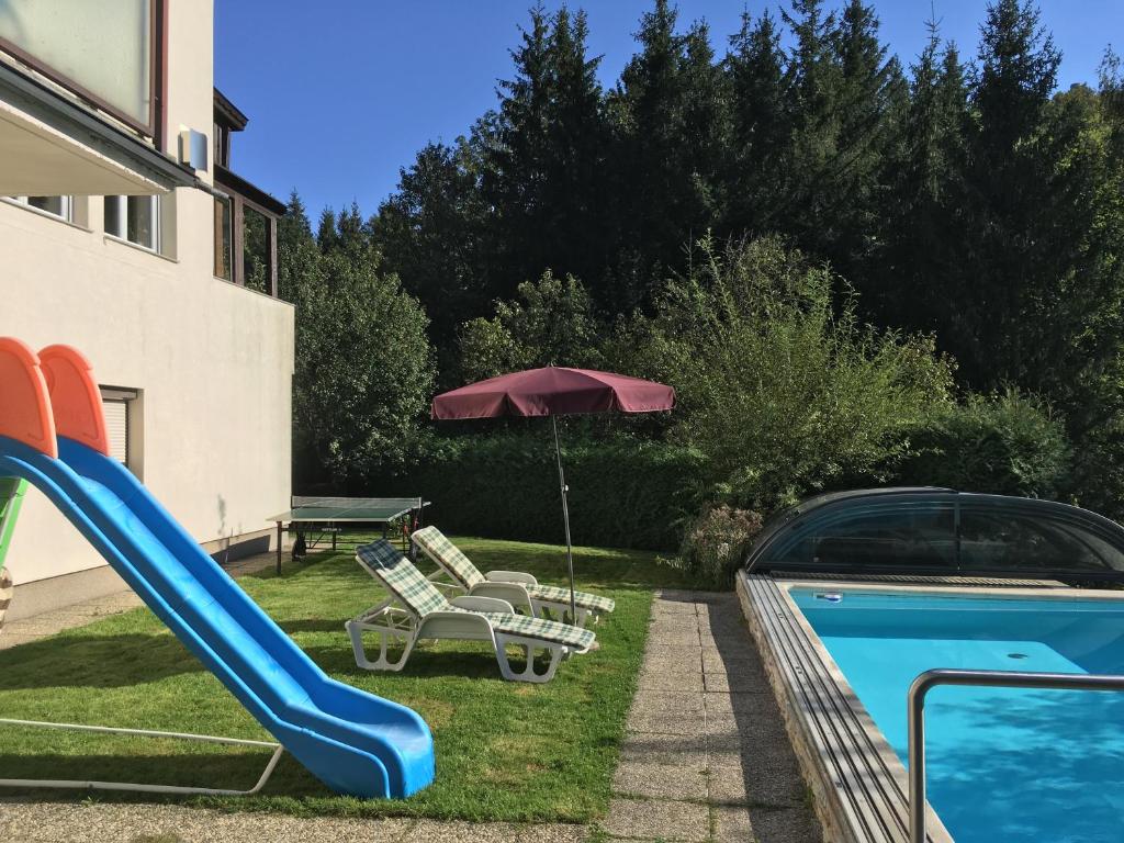 The swimming pool at or close to Pension Nocksteinblick