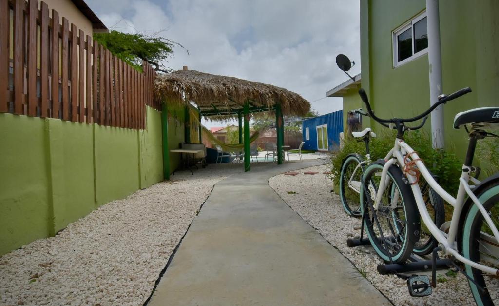 Jízda na kole v ubytování Pista Q hostel and apartments nebo okolí