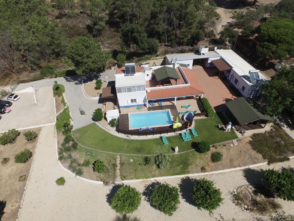 una vista aérea de una casa con piscina en Vila Formosa - Nature in your hands, en Luz de Tavira