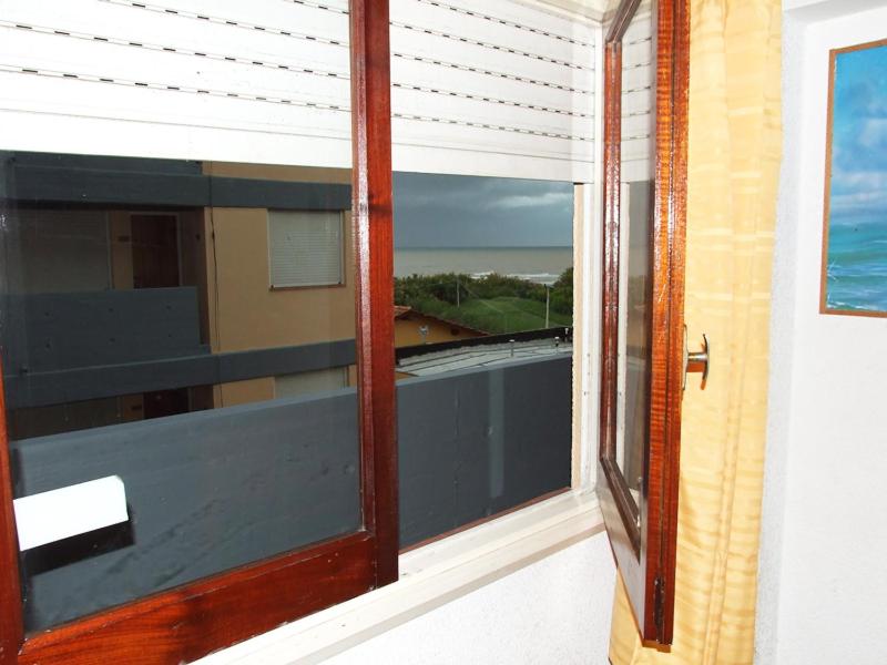 una ventana con vistas al océano en Depto San Bernardo céntrico sobre Costanera en San Bernardo