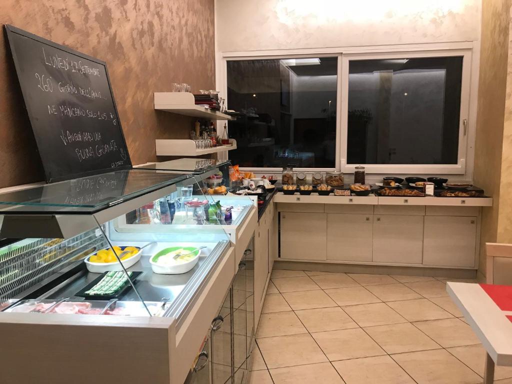 Kuchyňa alebo kuchynka v ubytovaní Hotel Nuova Orchidea