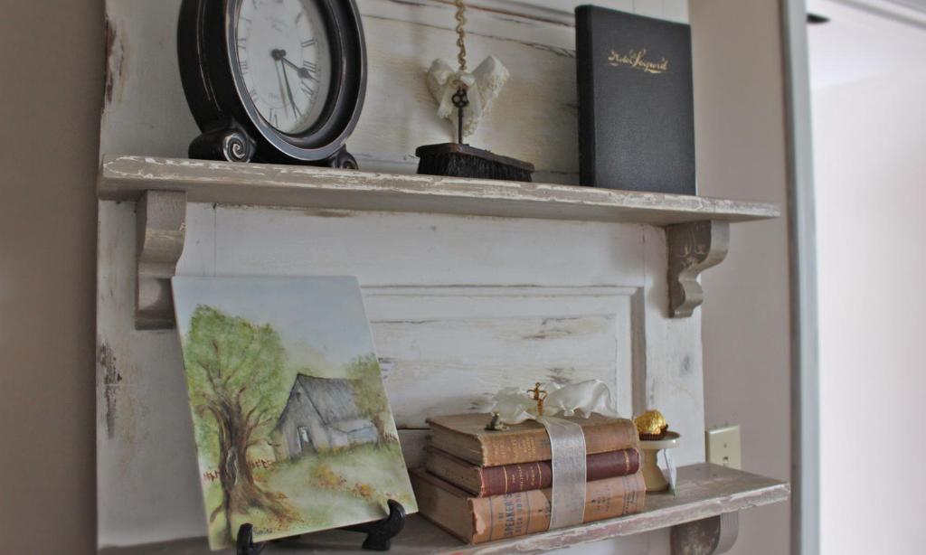Dungeness Barn House Bed and Breakfast at Two Crows Farm - Deluxe King Suite