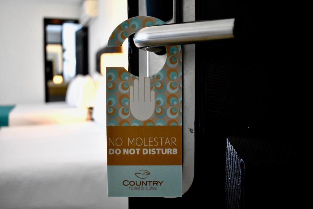 Certifikát, hodnocení, plakát nebo jiný dokument vystavený v ubytování Country Hotel & Suites