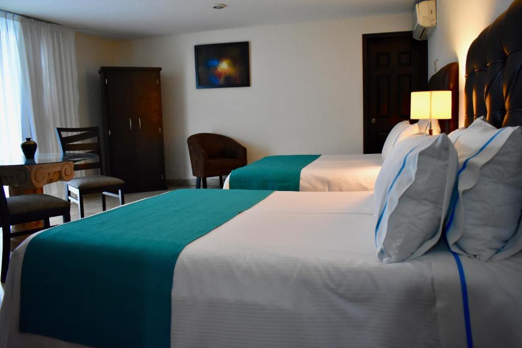 Country Hotel & Suites - Habitación Gemela Estándar