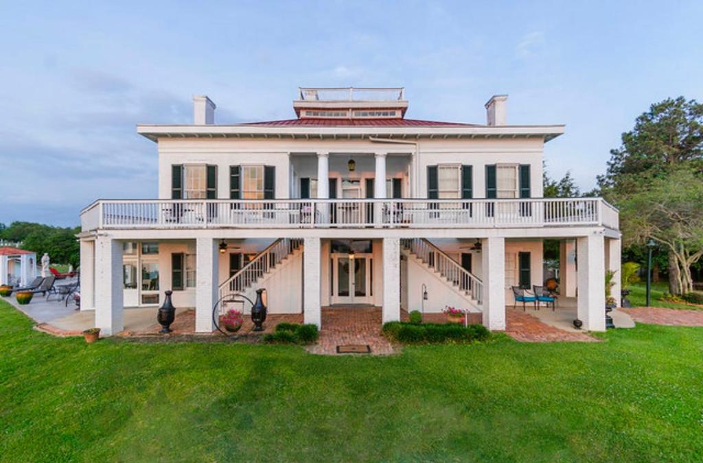Το κτήριο όπου στεγάζεται  το bed & breakfast