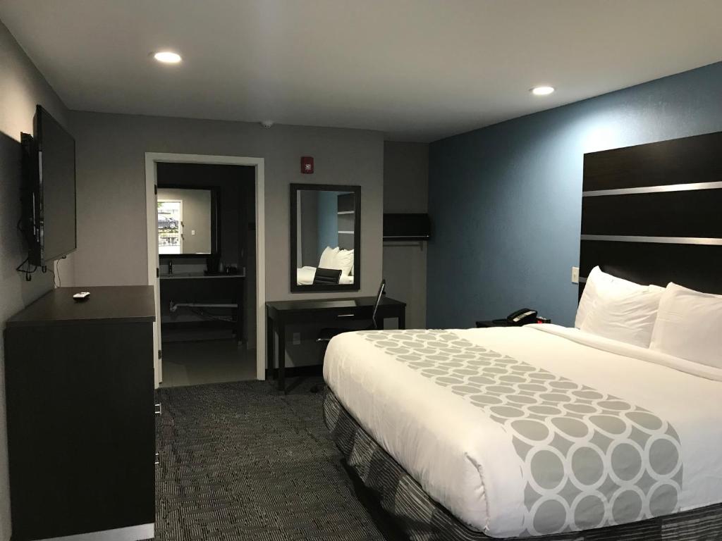Rodeway Inn South - King Room - Non-Smoking