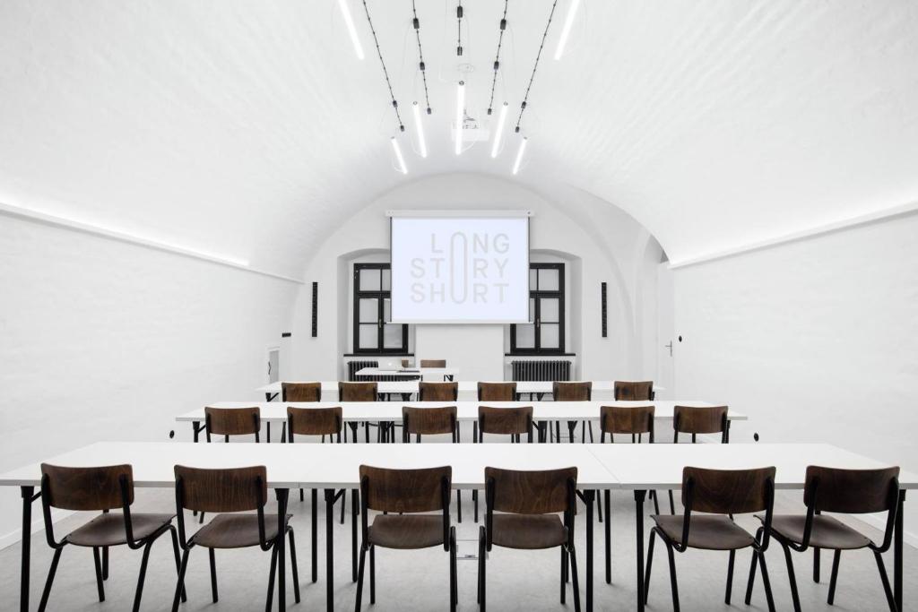 Konferenční prostory v ubytování Long Story Short Hostel & Café