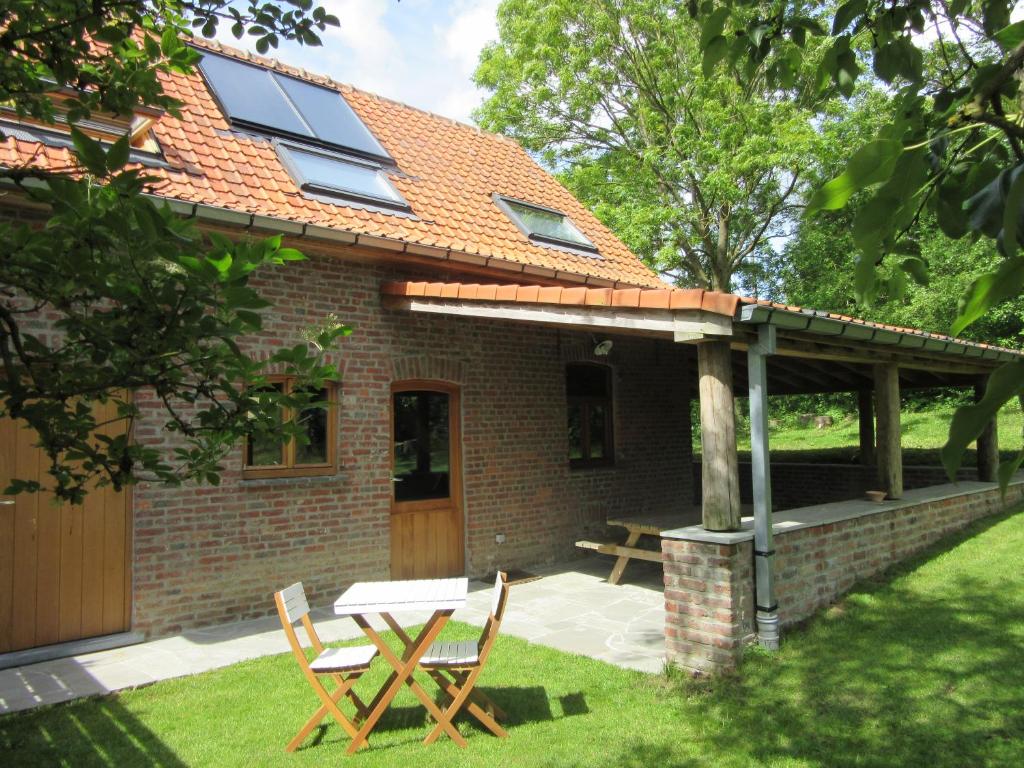 DranouterにあるDen Ouden Speelbergの太陽屋根の家