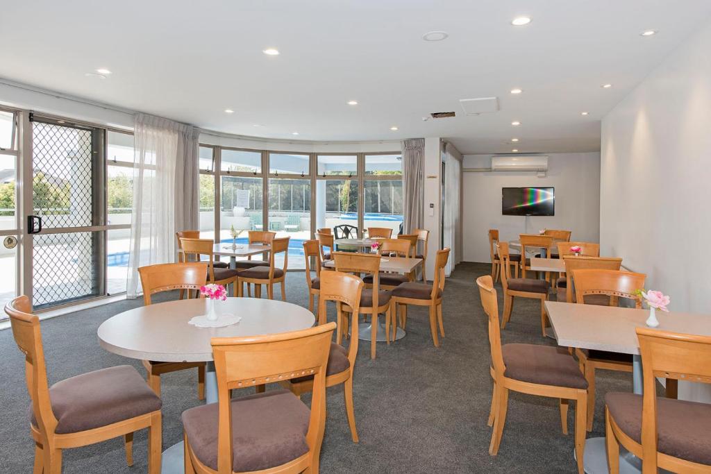 Carnmore Hotel Takapuna - Resim 5