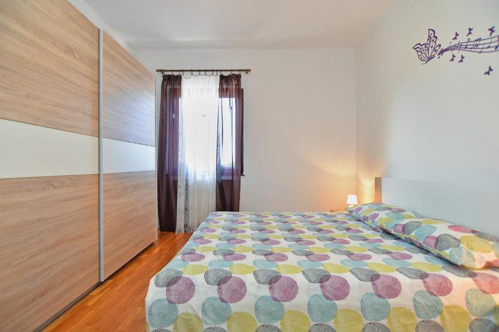 Łóżko lub łóżka w pokoju w obiekcie Apartment Edo 1755