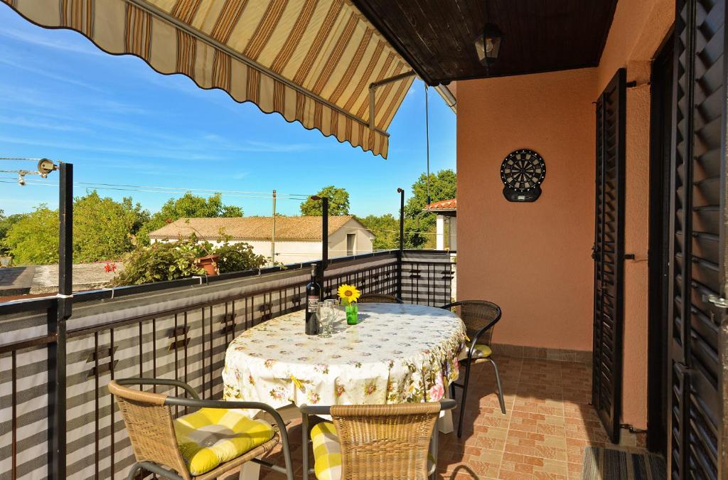 Balkon lub taras w obiekcie Apartment Edo 1755