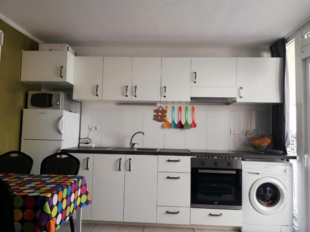 Kuchyň nebo kuchyňský kout v ubytování Mare Holiday
