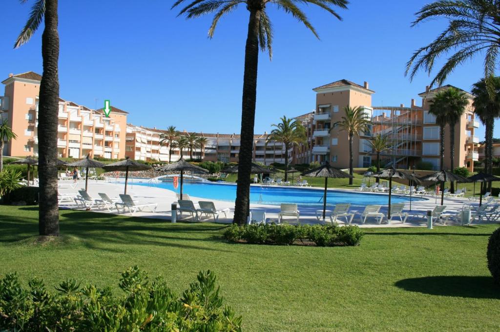 Bazén v ubytovaní atico en Las Americas Islantilla primera línea de playa alebo v jeho blízkosti