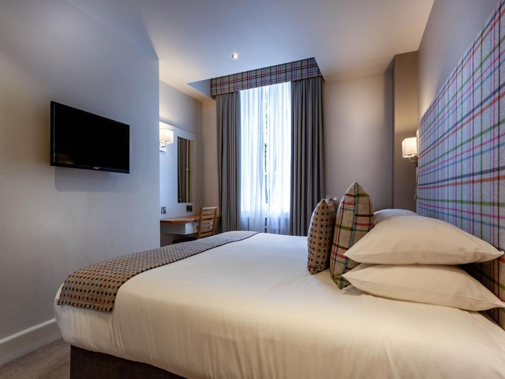White Hart Hotel & Apartments