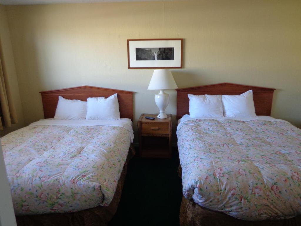 Ocean Shores Inn & Suites - Studio With Two Queen Beds