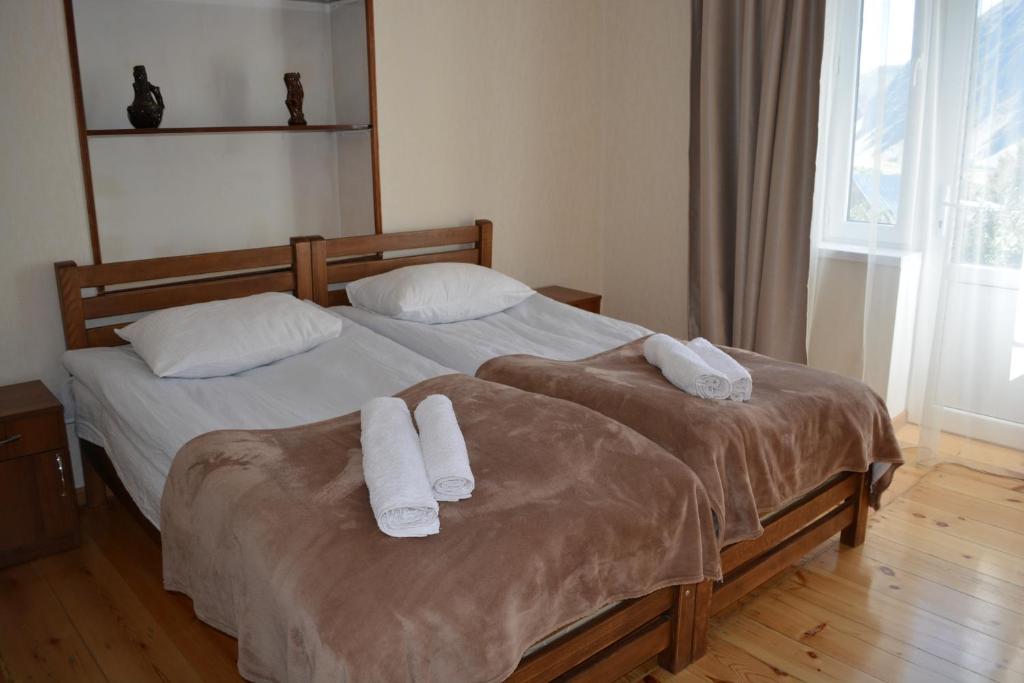 Postel nebo postele na pokoji v ubytování Ekaterine Guest House