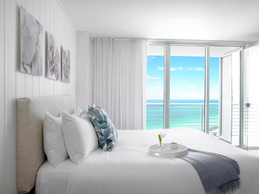 Grand Beach Hotel - 配有海洋前沿观点的两层套房套房