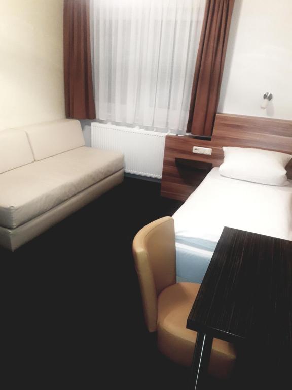 Postel nebo postele na pokoji v ubytování Hotel-Gasthof Talblick