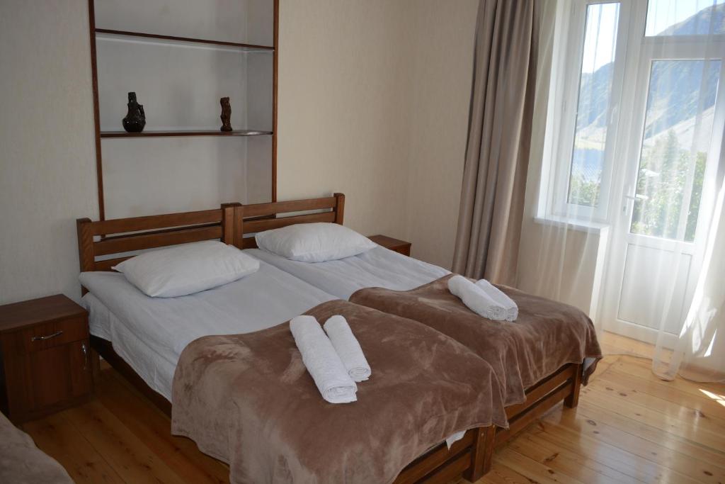 Postel nebo postele na pokoji v ubytování Ekaterine Guest House