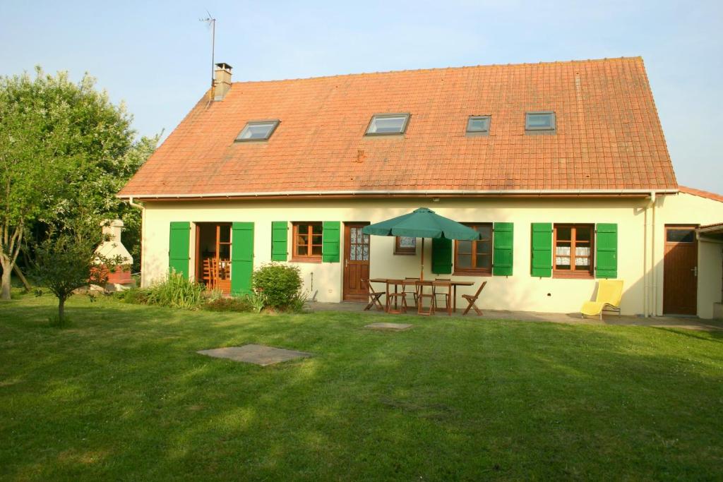a green and white house with a picnic table in the yard at St Josse Farmhouse - Nr Le Touquet in Saint-Josse