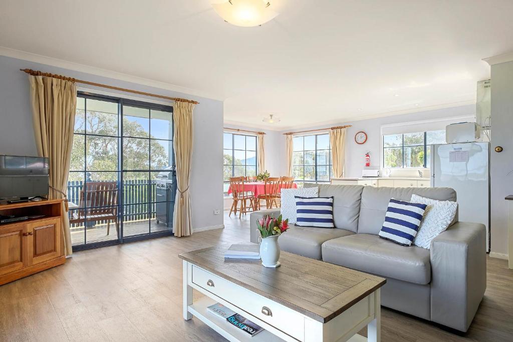 A seating area at Omaroo Cottage Bruny Island