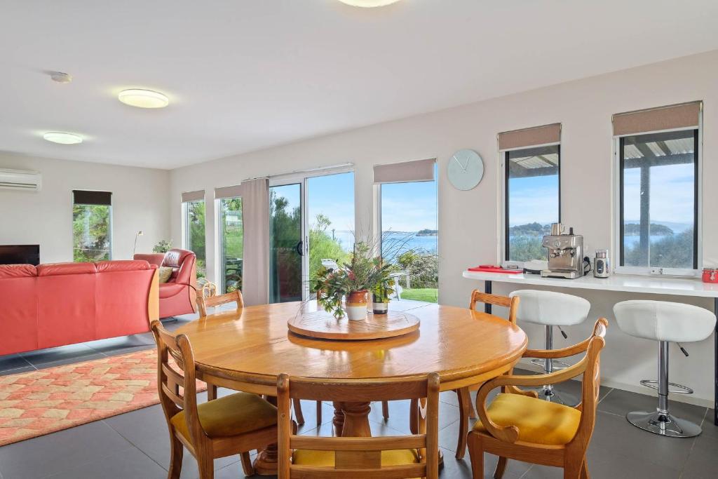 Kuchyň nebo kuchyňský kout v ubytování Manfield Seaside Bruny Island
