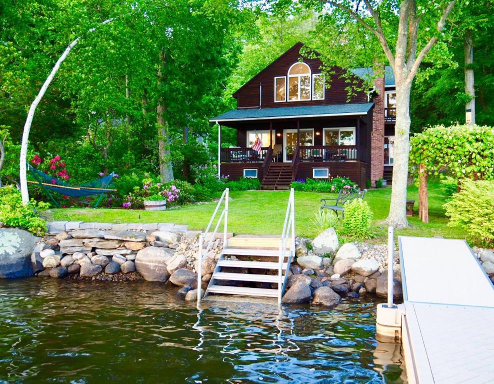 Lakeside Ferns, East Hampton (updated prices 2024)