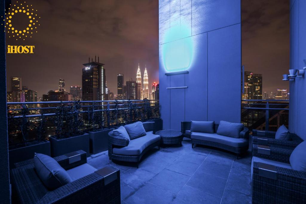 Expressionz Suites By iHost Global - Deluxe King Suite с Twin Tower View