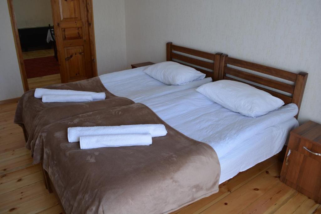 Postel nebo postele na pokoji v ubytování Ekaterine Guest House