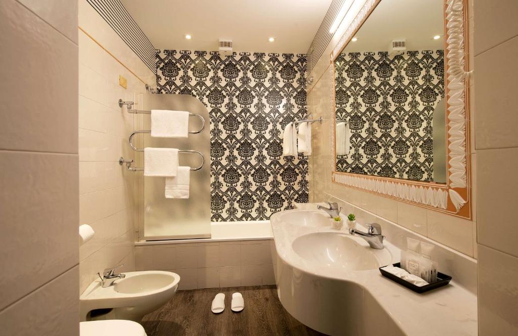 Kúpeľňa v ubytovaní Hotel De La Pace, Sure Hotel Collection by Best Western