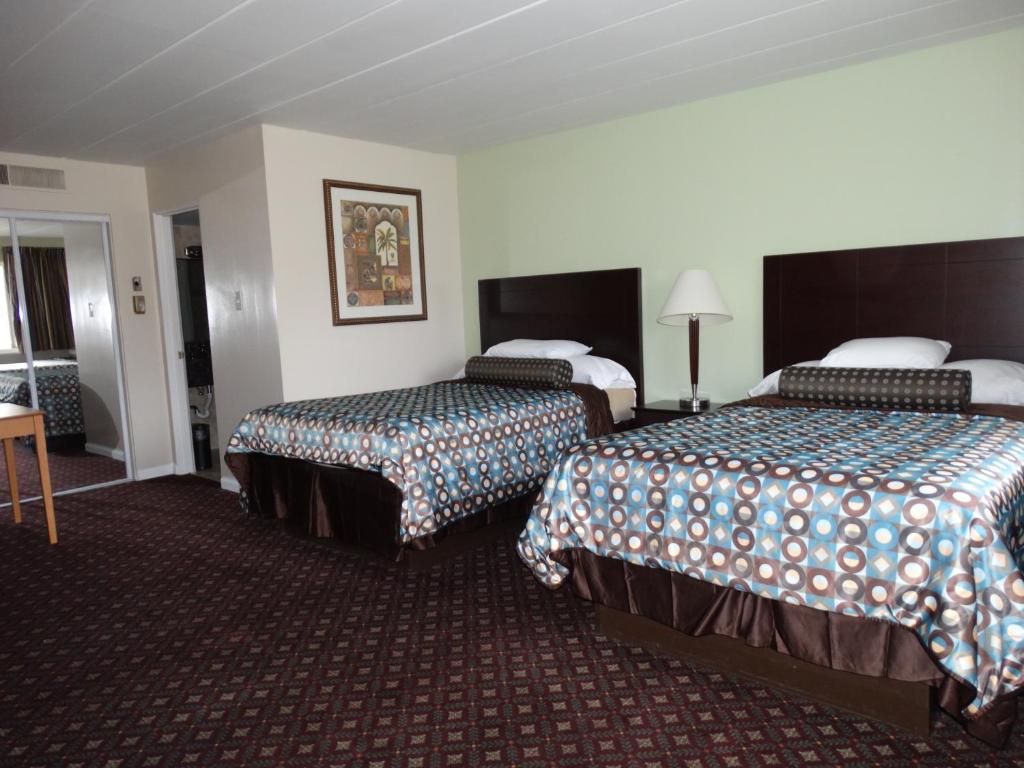 Colony Motel - Double Room With Two Double Beds