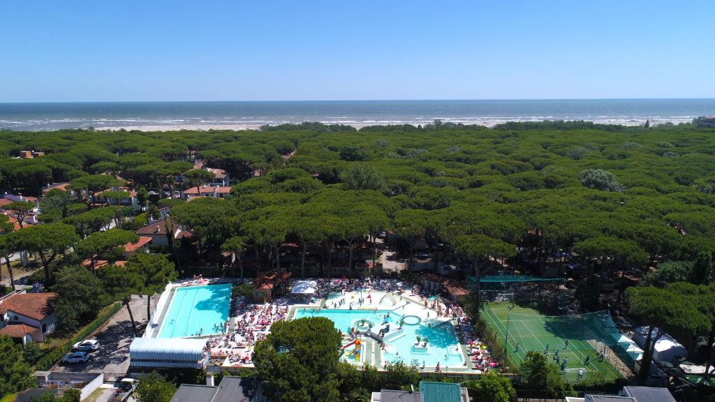 Bazén v ubytovaní Camping Mare e Pineta alebo v jeho blízkosti
