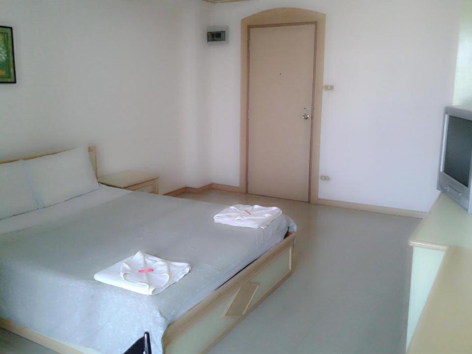 Postel nebo postele na pokoji v ubytování M In Korat Service Apartment