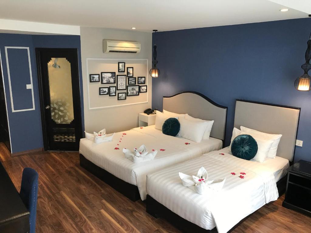 Postel nebo postele na pokoji v ubytování Hanoi La Castela Hotel