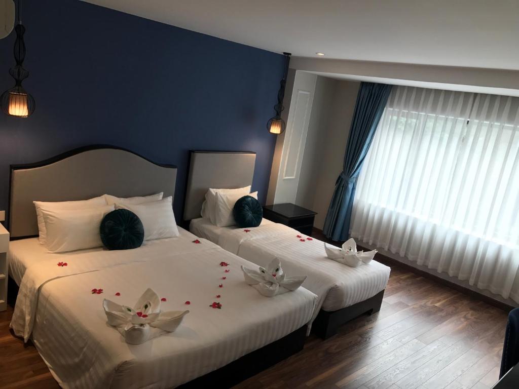 Postel nebo postele na pokoji v ubytování Hanoi La Castela Hotel