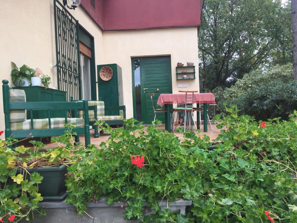 Aed väljaspool majutusasutust Chalet Serra Pizzuta