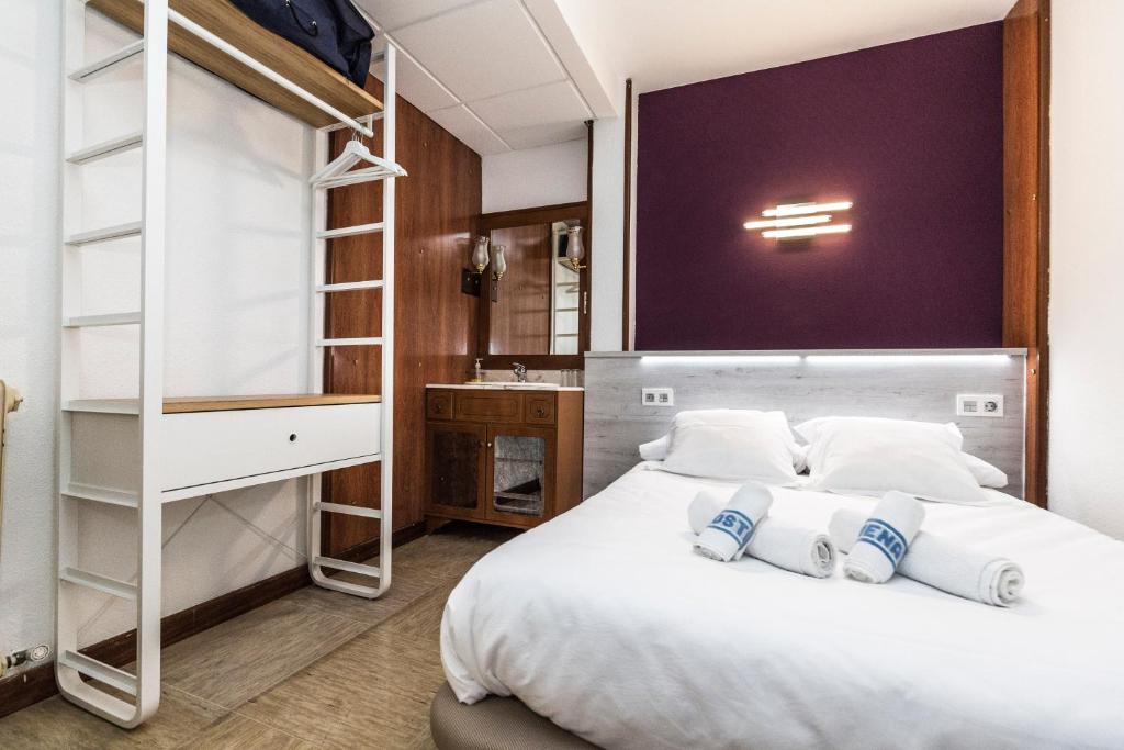 Hostal Viena - DOBLE BAÑO FUERA CAMA DOBLE