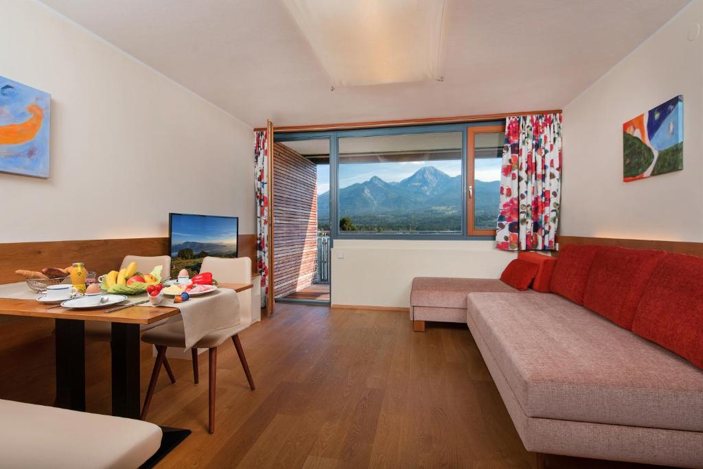 Nespecifikovaný výhled na hory nebo výhled na hory při pohledu z aparthotelu