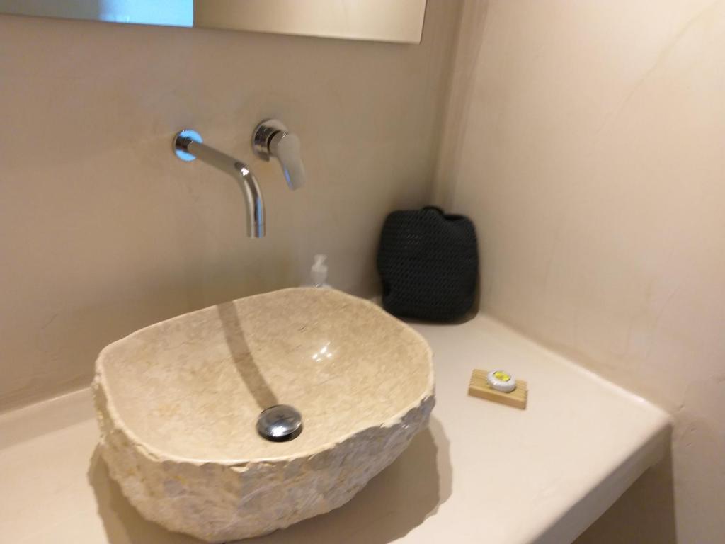 Koupelna v ubytování Filira Suites
