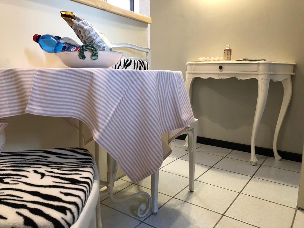 a kitchen with a table with a sink and a table with a chair at Sleep'n and go Country House in Menaggio