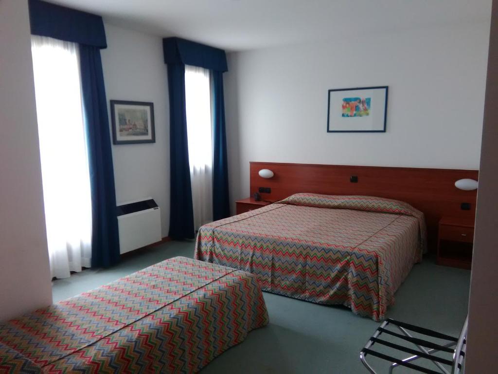 Postel nebo postele na pokoji v ubytování Hotel Naonis