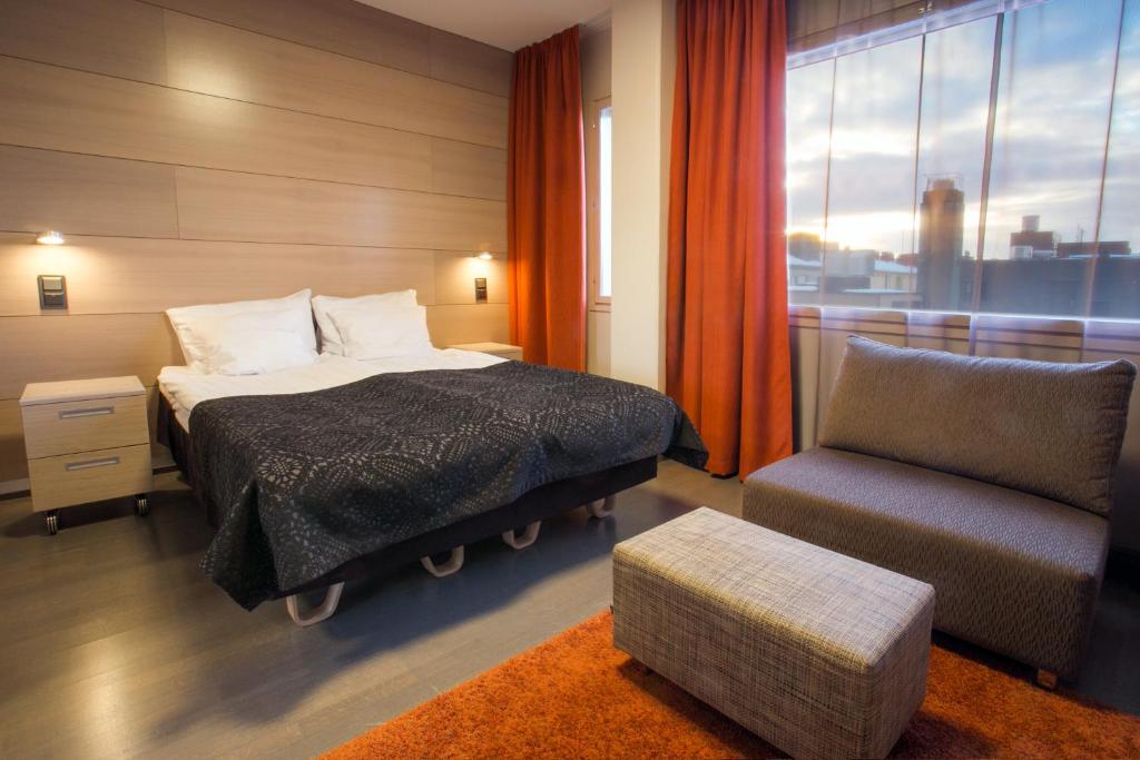 Postel nebo postele na pokoji v ubytování Original Sokos Hotel Vaakuna Joensuu