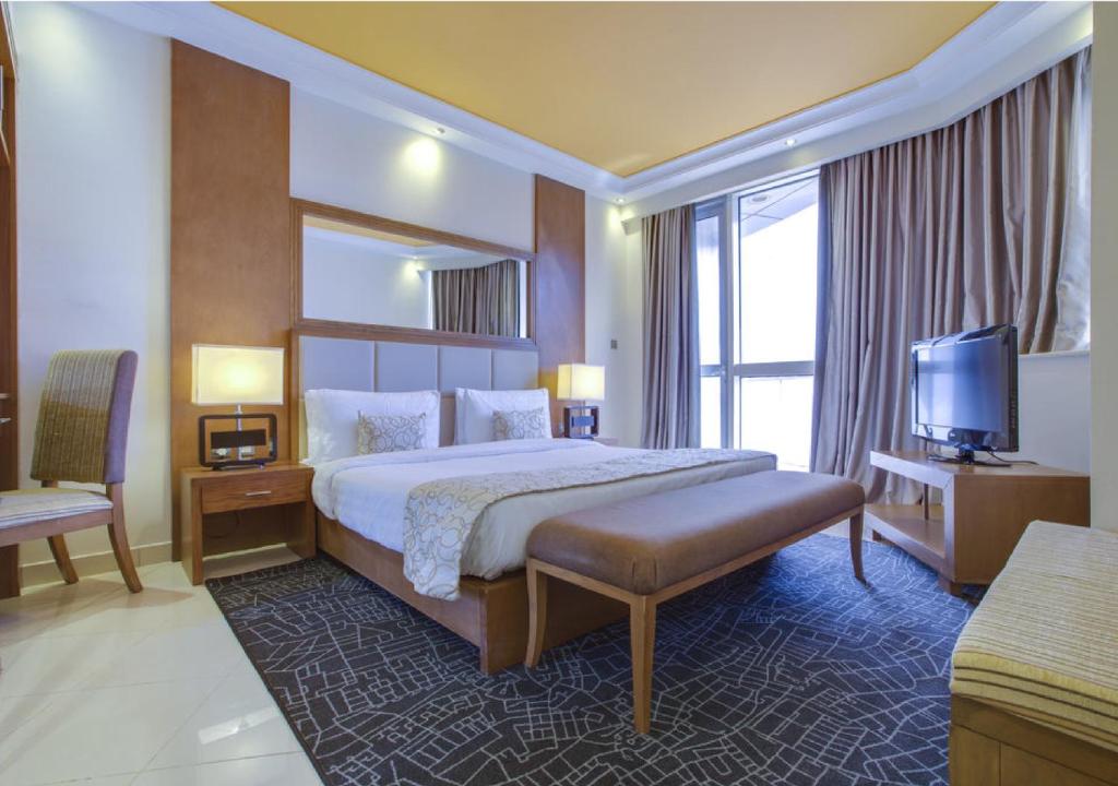 A bed or beds in a room at Pearl Executive Hotel Apartments
