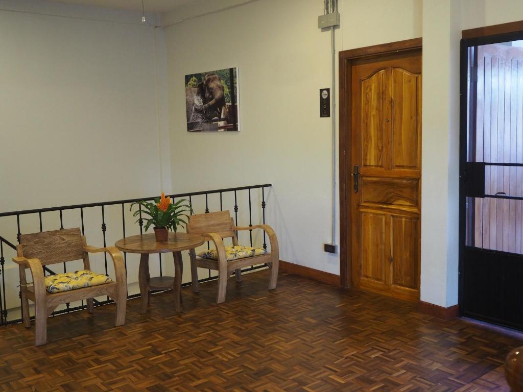 Boonnark Bed Night Bazaar no car parking - 12