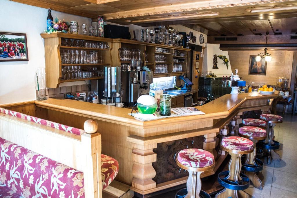 Lounge nebo bar v ubytov&aacute;n&iacute; Gasthof Pension Traube