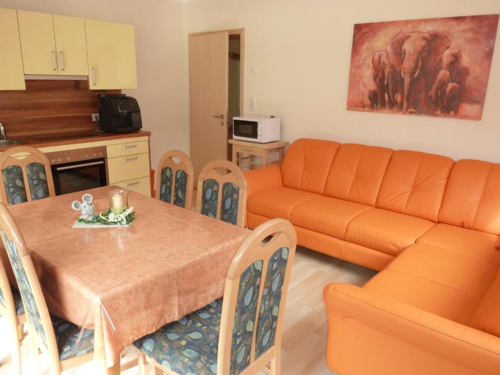 Kuchyň nebo kuchyňský kout v ubytování Vronis Landhaus Apartments
