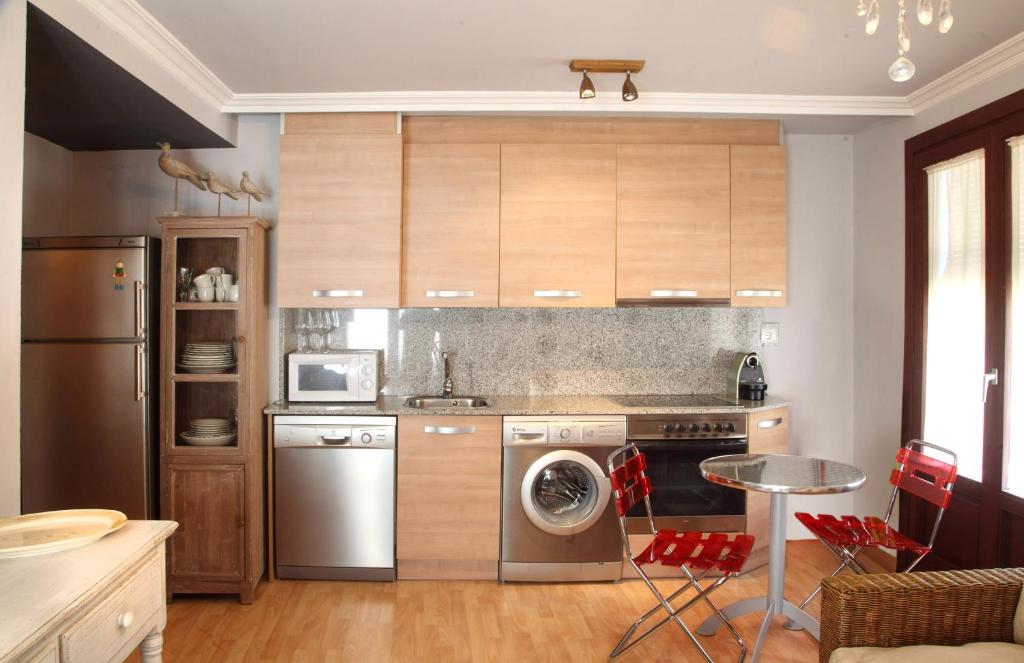 Kuchyň nebo kuchyňský kout v ubytování Apartamentos Alcoba de Baco